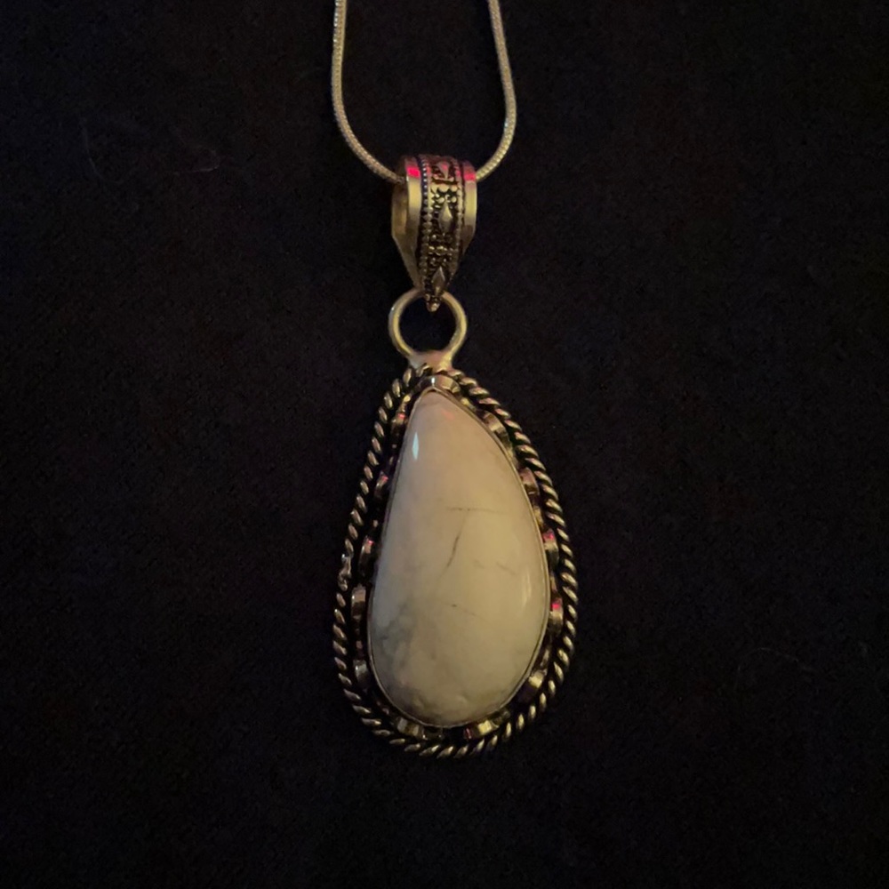 Marble color howlite gemstone with 20 in silver chain